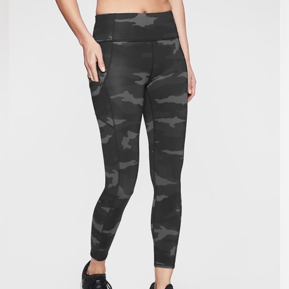 Athleta Camo Contender 7/8 Tight Powerlift Tight